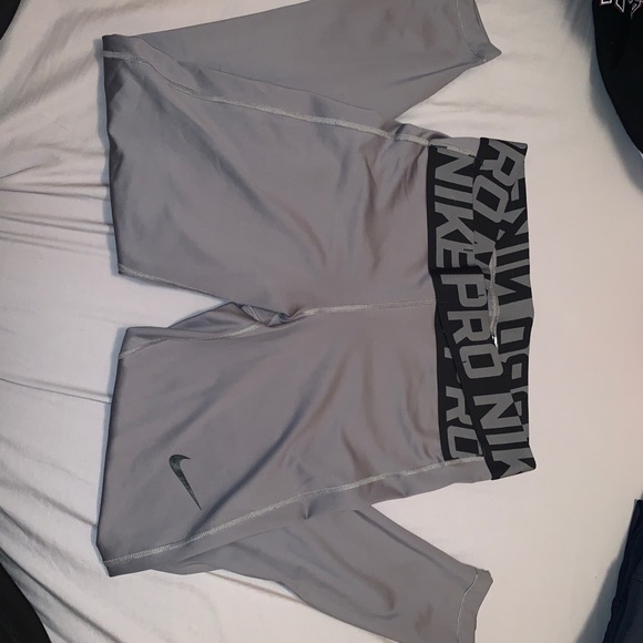 Nike Pro Leggings - Picture 2 of 4